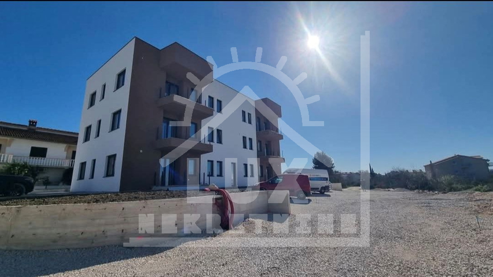 Die Wohnung im Erdgeschoss mit Garten, Zadar, Plovanija, Neubau