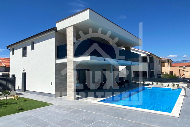 Samostojeća vila s bazenom, Vir (Velika Slatina) 150 metara od mora