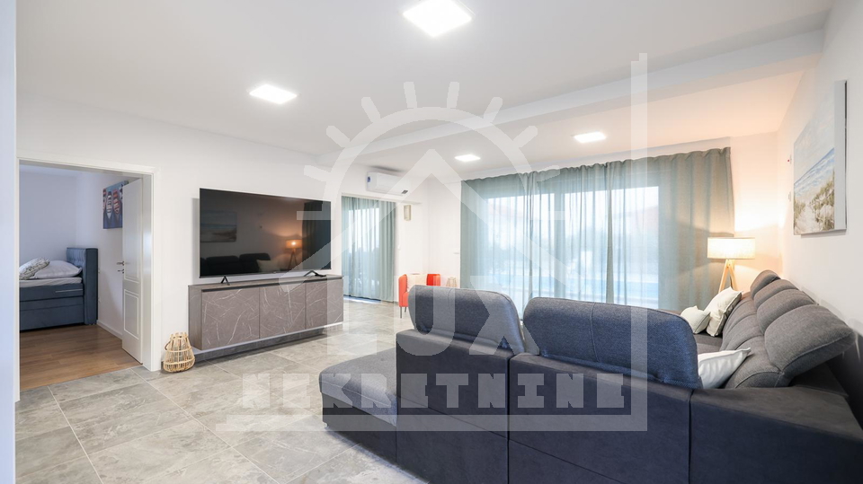 Samostoje&cacute;a vila s bazenom&comma; Vir &lpar;Velika Slatina&rpar; 150 metara od mora