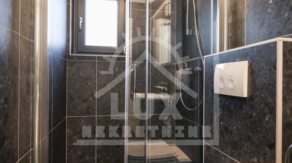 Samostoje&cacute;a vila s bazenom&comma; Vir &lpar;Velika Slatina&rpar; 150 metara od mora