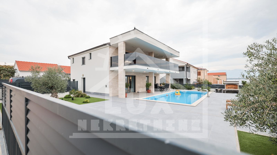 Samostoje&cacute;a vila s bazenom&comma; Vir &lpar;Velika Slatina&rpar; 150 metara od mora