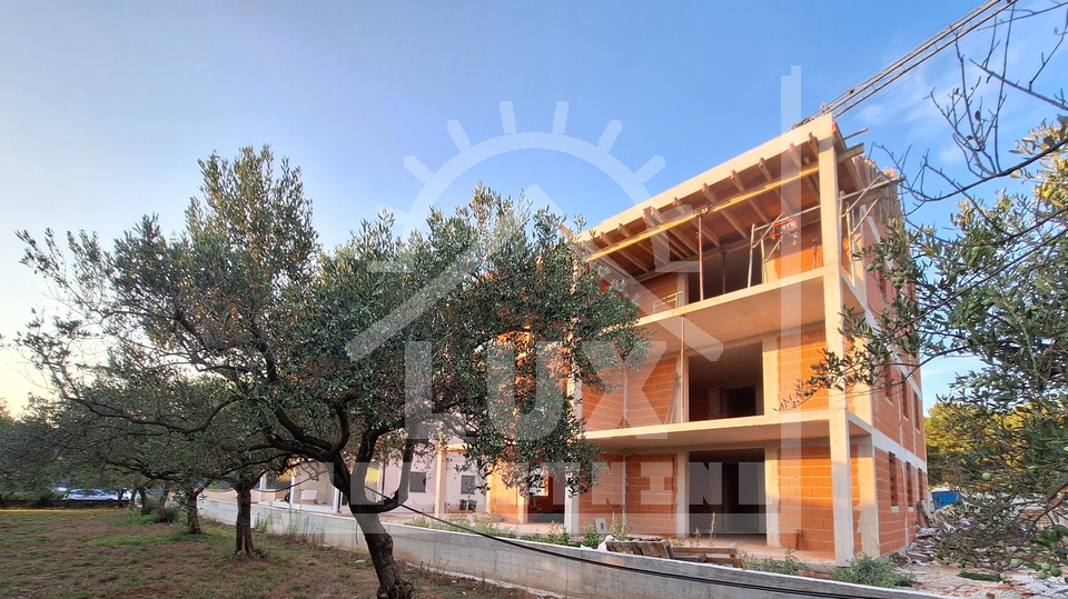 Apartment on the ground floor with a garden, Biograd na moru, new building