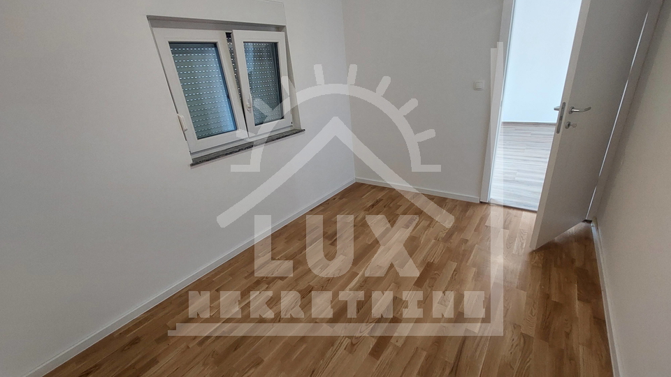 Apartment, zwei Schlafzimmer, 1. Reihe zum Meer, Turanj, nicht weit von Zadar und Biograd