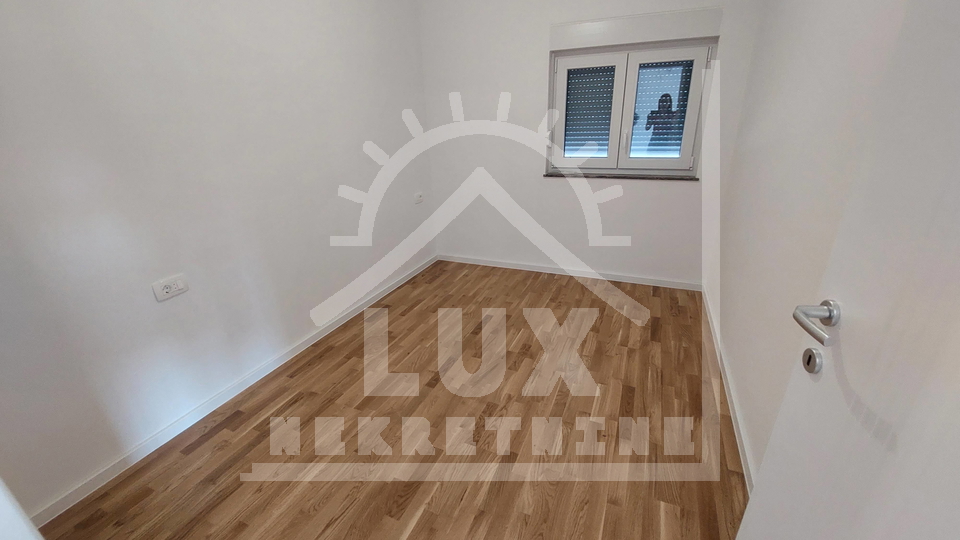 Apartment, zwei Schlafzimmer, 1. Reihe zum Meer, Turanj, nicht weit von Zadar und Biograd