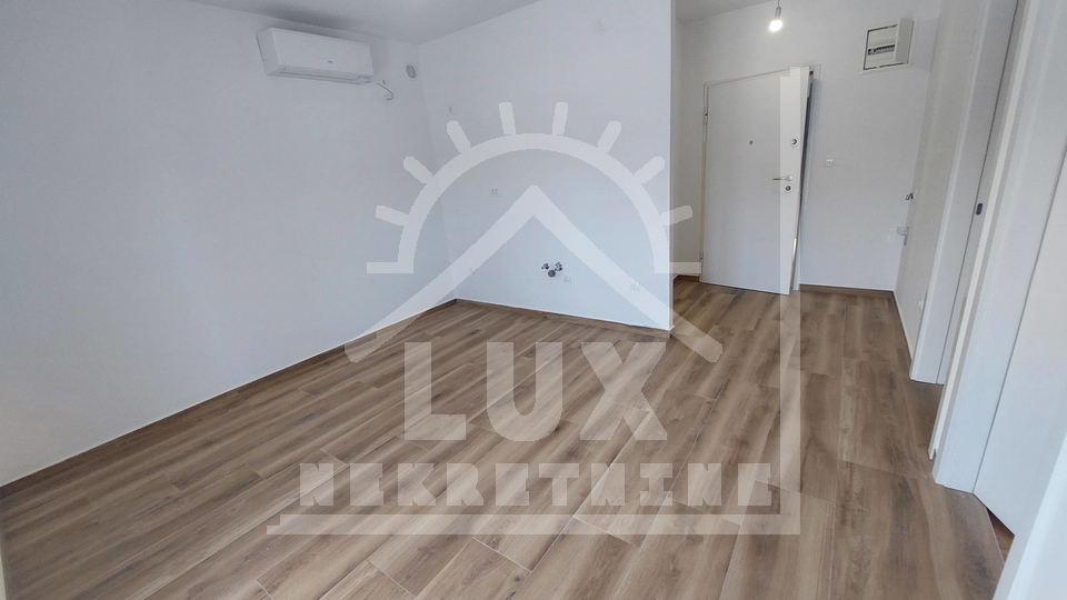 Apartment, zwei Schlafzimmer, 1. Reihe zum Meer, Turanj, nicht weit von Zadar und Biograd