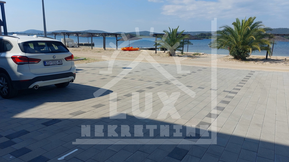 Apartment, zwei Schlafzimmer, 1. Reihe zum Meer, Turanj, nicht weit von Zadar und Biograd