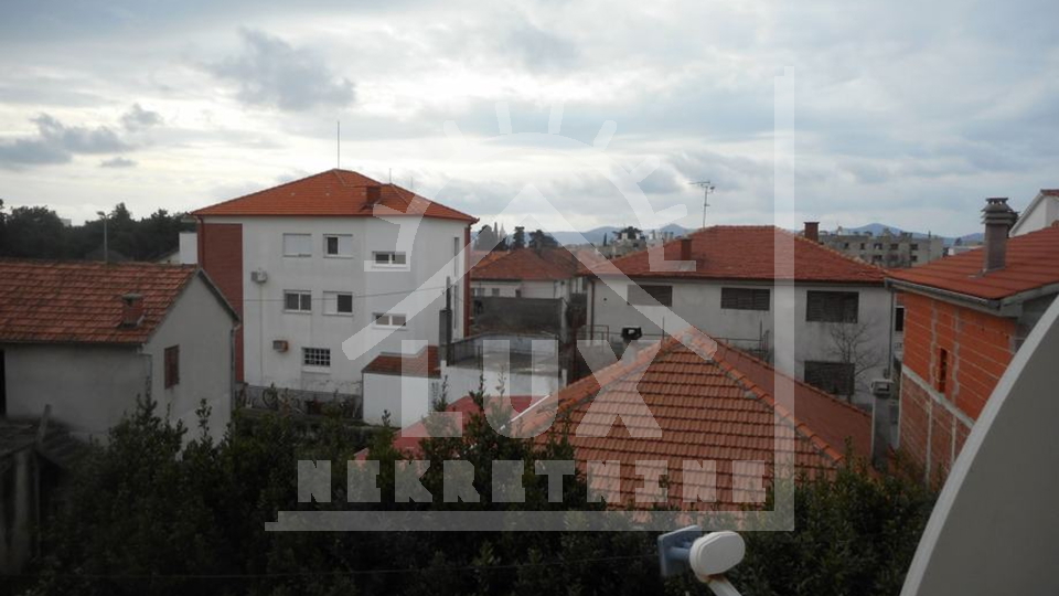 Detached house, two-story building with four residential units, Zadar, Maslina/Melada