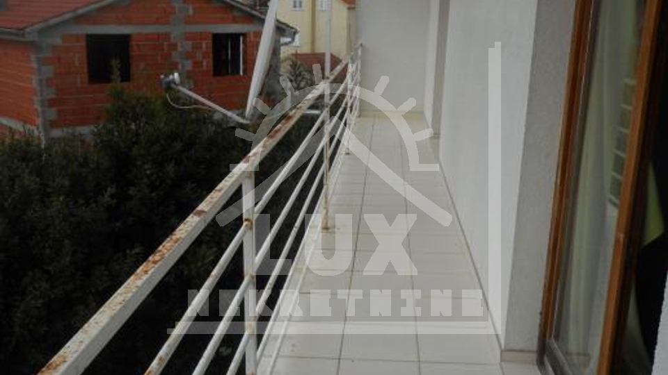 Detached house, two-story building with four residential units, Zadar, Maslina/Melada