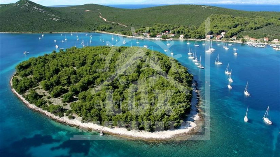 Građevinsko zemljište pov. 865 m2, 2. red od mora, otok Molat (Brgulje)