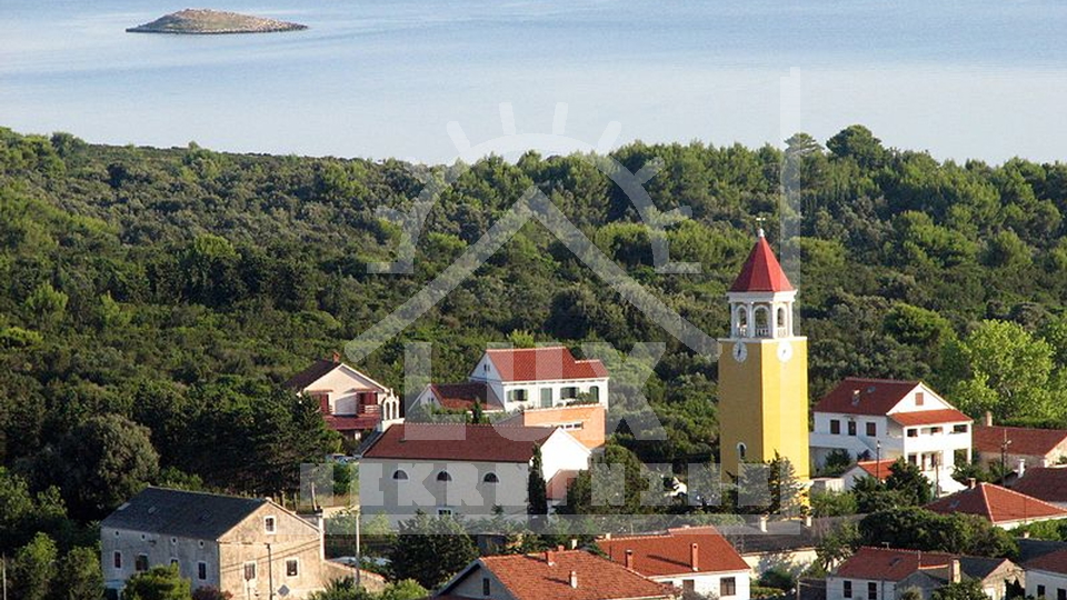 Građevinsko zemljište pov. 865 m2, 2. red od mora, otok Molat (Brgulje)