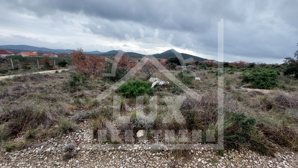 Zazidljivo zemljišče 614 m2, Polača, nedaleč od Biograda na moru in Benkovca