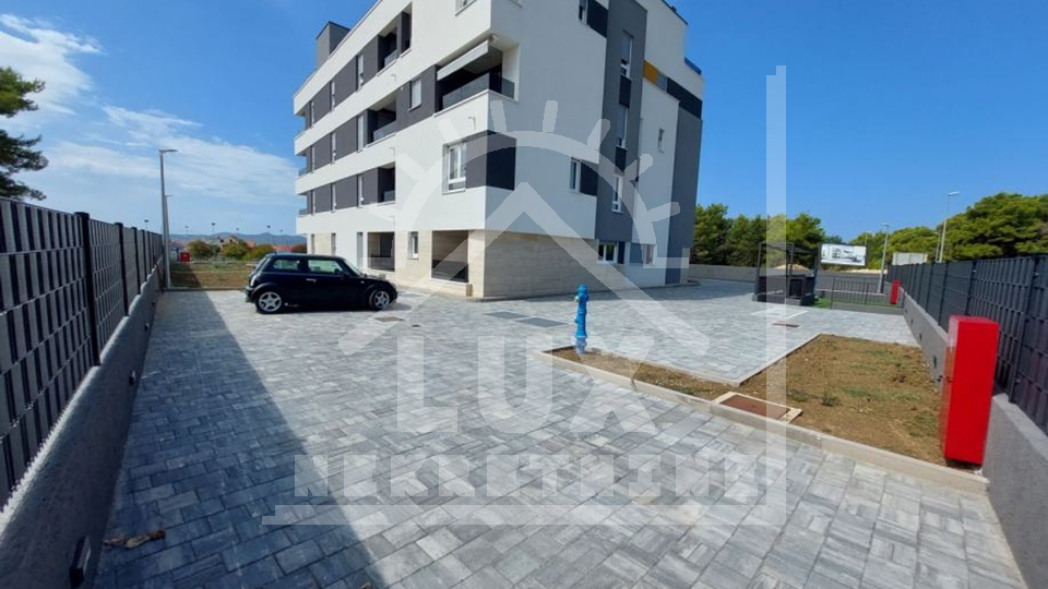 Two- and three-room apartments with galleries, Zadar, Vidikovac, new building, sea view