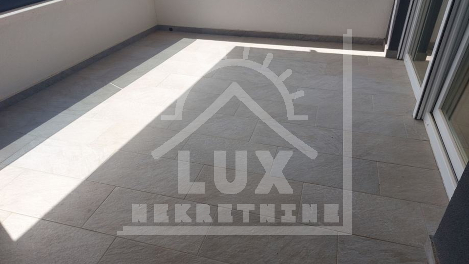 Two- and three-room apartments with galleries, Zadar, Vidikovac, new building, sea view