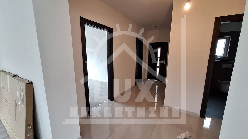 Renovated apartment in a house, two bedrooms, Zadar, Borik