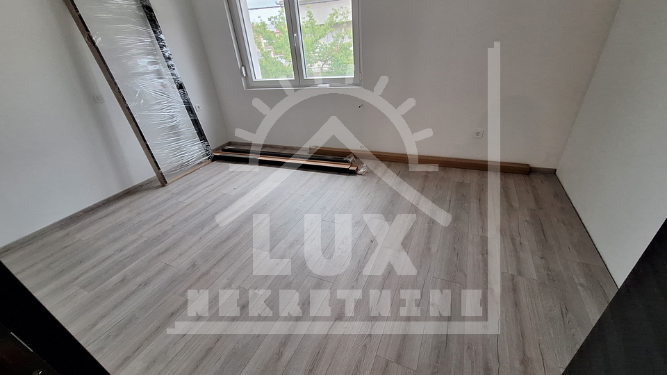 Renovated apartment in a house, two bedrooms, Zadar, Borik