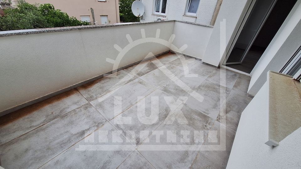 Renovated apartment in a house, two bedrooms, Zadar, Borik