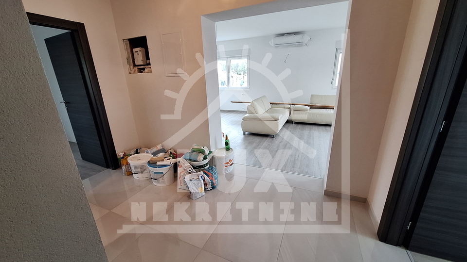 Renovated apartment in a house, two bedrooms, Zadar, Borik