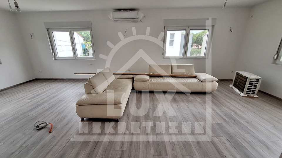 Renovated apartment in a house, two bedrooms, Zadar, Borik