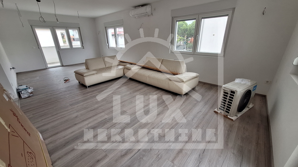 Renovated apartment in a house, two bedrooms, Zadar, Borik