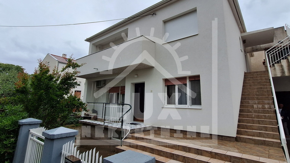 Renovated apartment in a house, two bedrooms, Zadar, Borik