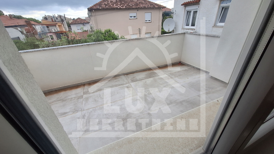 Renovated apartment in a house, two bedrooms, Zadar, Borik