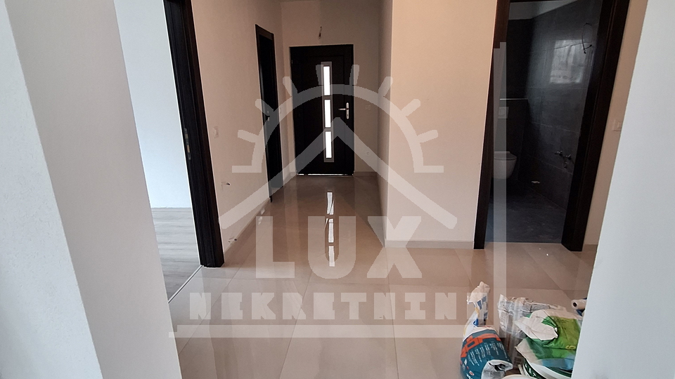 Renovated apartment in a house, two bedrooms, Zadar, Borik