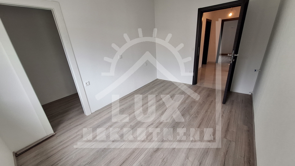 Renovated apartment in a house, two bedrooms, Zadar, Borik