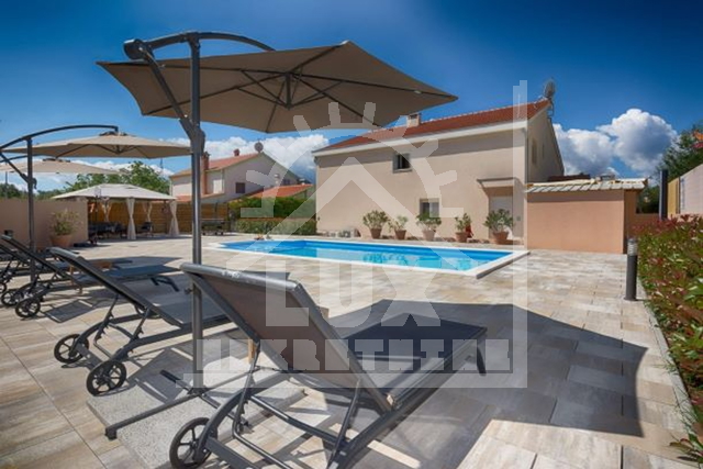 Detached house/villa, storey, with pool and sea view, Kožino near Zadar