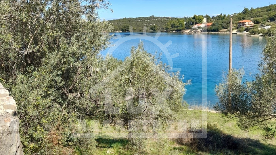 Građeninsko zemljište pov. 892 m2, 1. red do mora, Luka (Dugi otok)