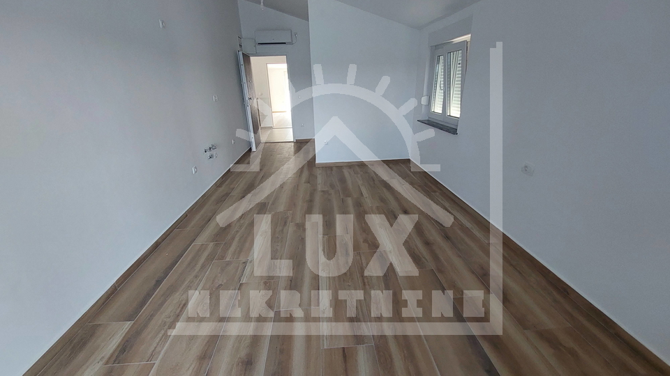 Studio-Apartment in erster Reihe zum Meer, Turanj in der Nähe von Zadar und Biograd n/m