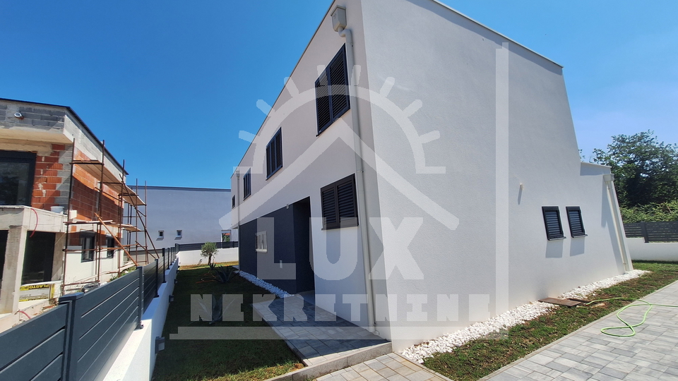 Modern villa with heated pool, Zaton near Zadar, NEW BUILDING