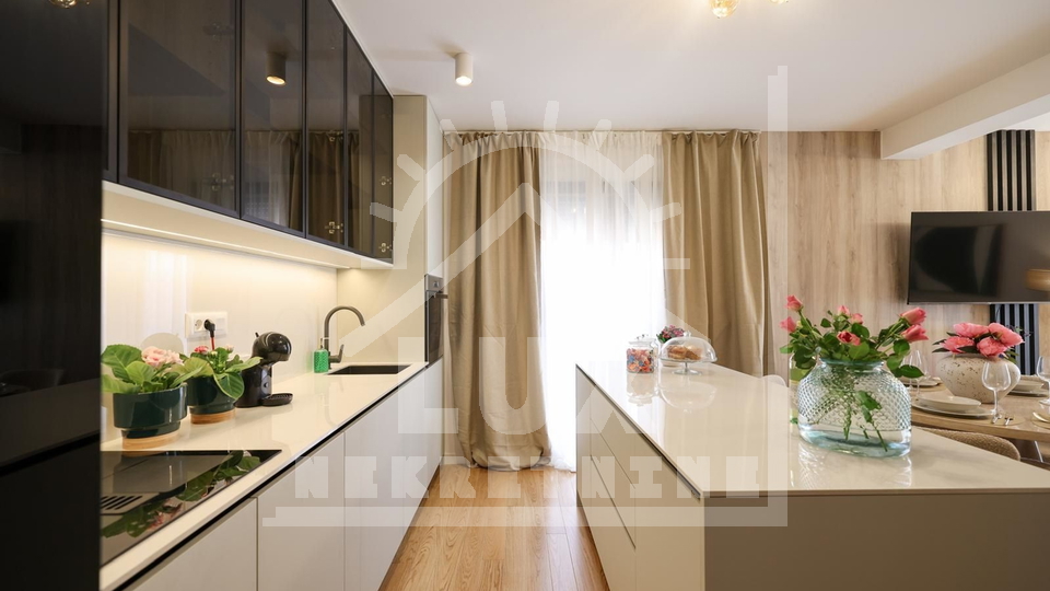 Trisobni penthouse s strešno teraso, Zadar (Stanovi) NOVOGRADNJA