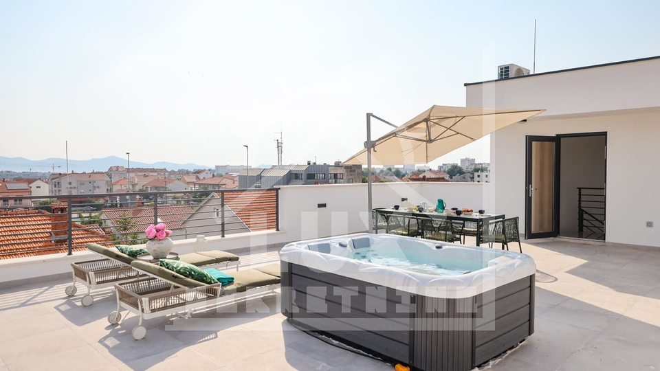 Trisobni penthouse s strešno teraso, Zadar (Stanovi) NOVOGRADNJA