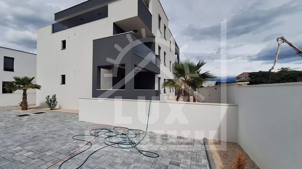 Two-room apartment on the ground floor with a garden, UNFURNISHED, Vrsi (Mulo), NEWLY BUILT