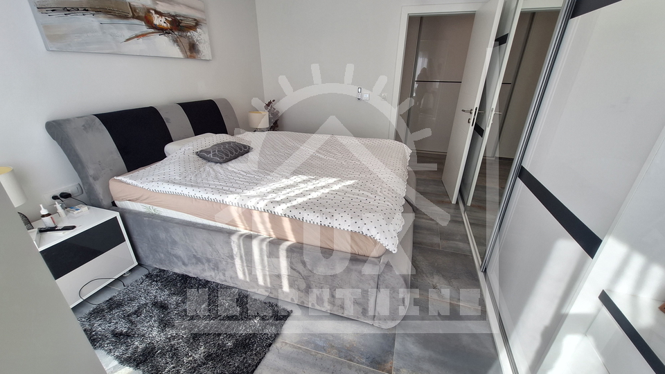 Luxuriös eingerichtete Zweizimmerwohnung mit Dachterrasse, Zadar (Plovanija) NEUBAU