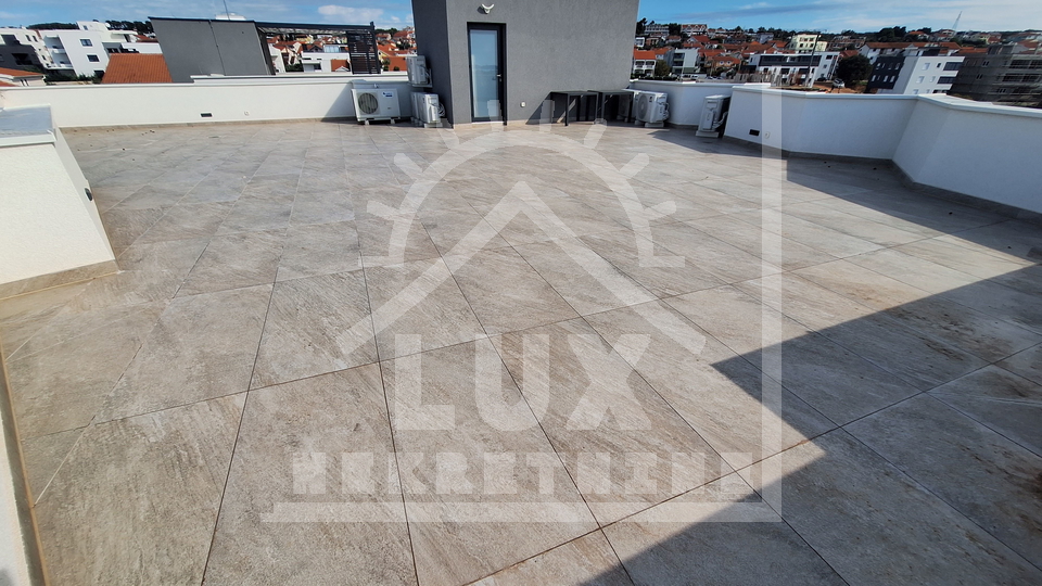 Luxuriös eingerichtete Zweizimmerwohnung mit Dachterrasse, Zadar (Plovanija) NEUBAU