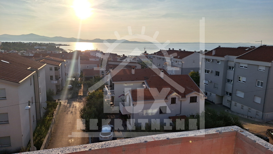 Luksuzen trisobni penthouse s strešno teraso, Diklo, NOVOGRADNJA