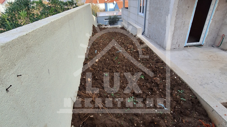 Two-bedroom apartment with garden in NEW BUILDING, Ražanac, 60 meters from the sea