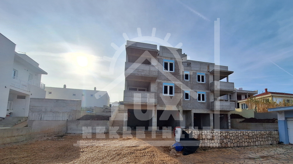 Two-bedroom apartment with garden in NEW BUILDING, Ražanac, 60 meters from the sea