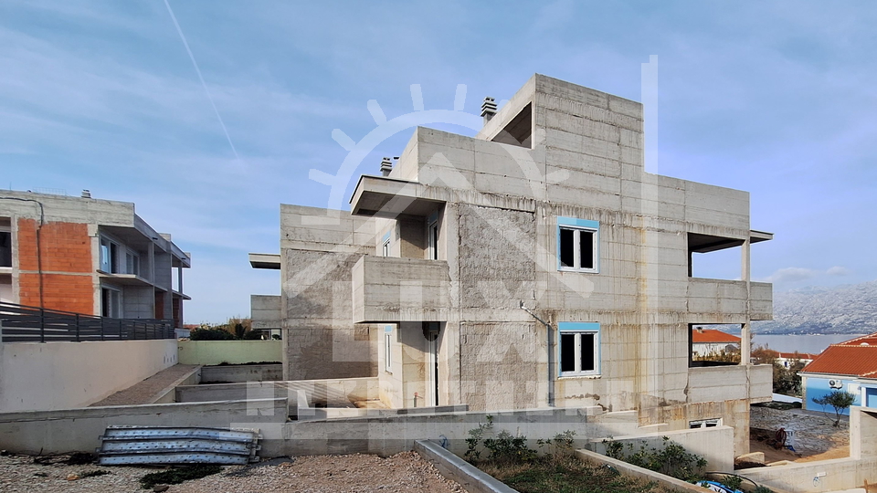 Zweizimmerwohnung im 1. Stock im NEUEN GEBÄUDE mit Dachterrasse, Ražanac, 60 Meter vom Meer entfernt