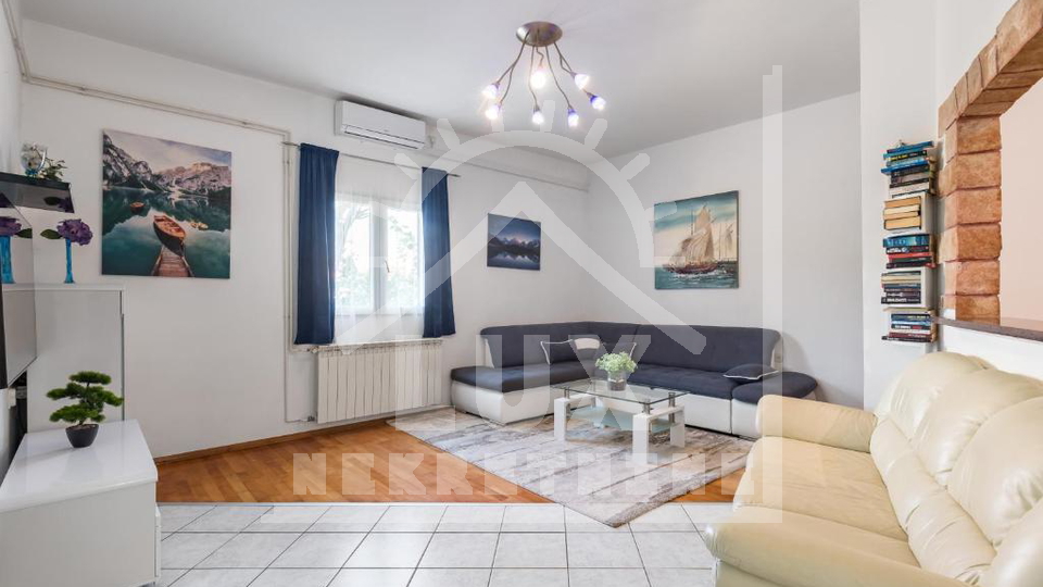 House&comma; 340 m2&comma; For Sale&comma; Sutivan