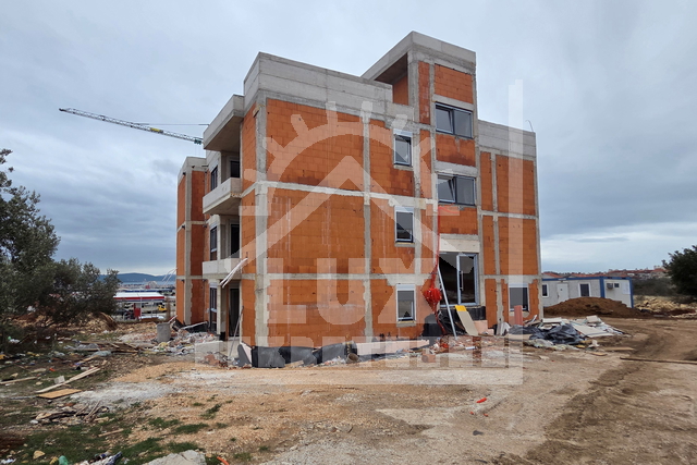 Dvosoban stan na 2. katu s krovnom terasom, Bili brig, NOVOGRADNJA