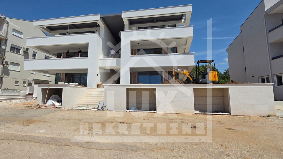 Luksuzan trosoban penthouse s krovnom terasom, Diklo, NOVOGRADNJA
