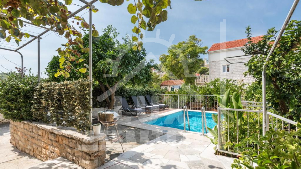 House&comma; 340 m2&comma; For Sale&comma; Sutivan