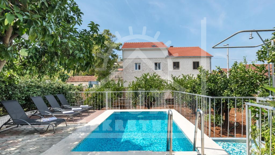 House&comma; 340 m2&comma; For Sale&comma; Sutivan