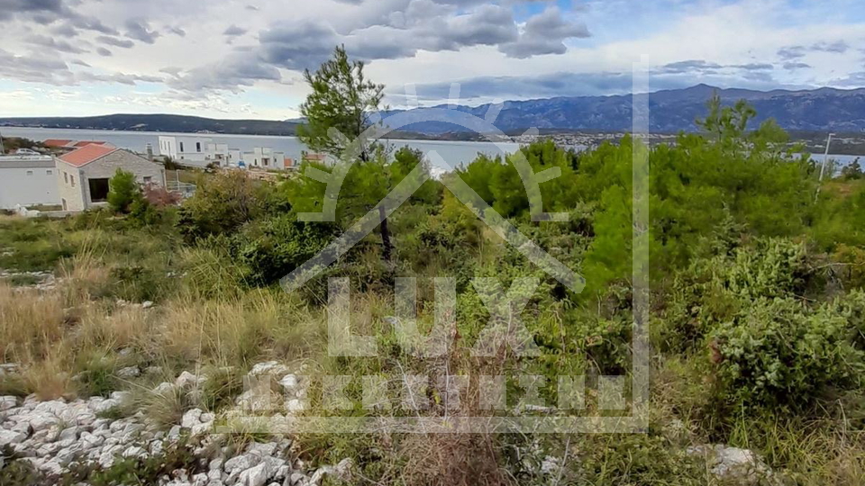 Gra&dstrok;evinsko zemlji&scaron;te 100 metara od mora&comma; Novigrad nedaleko Zadra