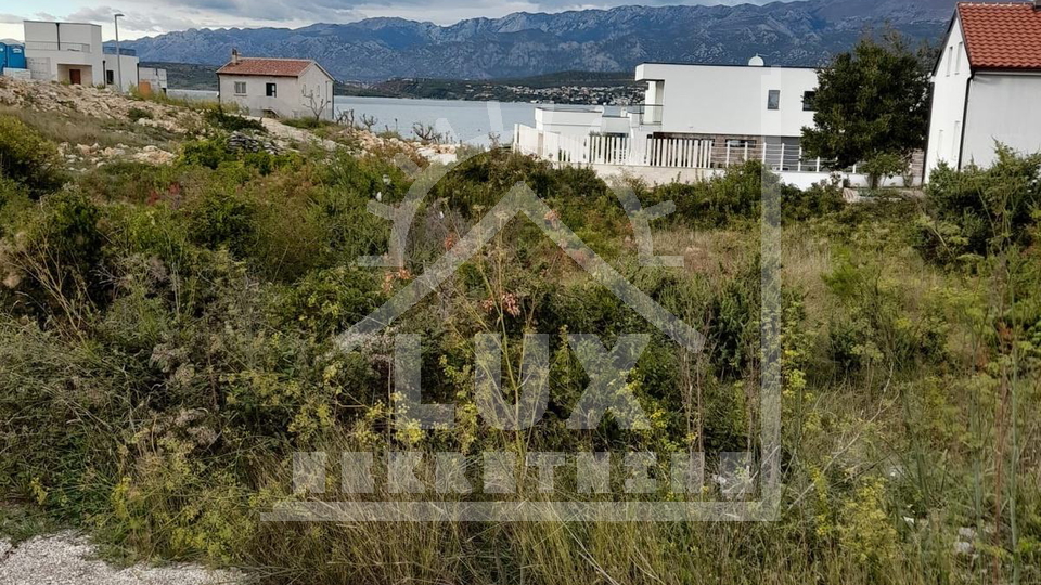 Gra&dstrok;evinsko zemlji&scaron;te 100 metara od mora&comma; Novigrad nedaleko Zadra