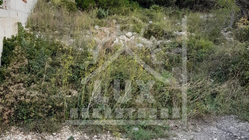 Gra&dstrok;evinsko zemlji&scaron;te 100 metara od mora&comma; Novigrad nedaleko Zadra