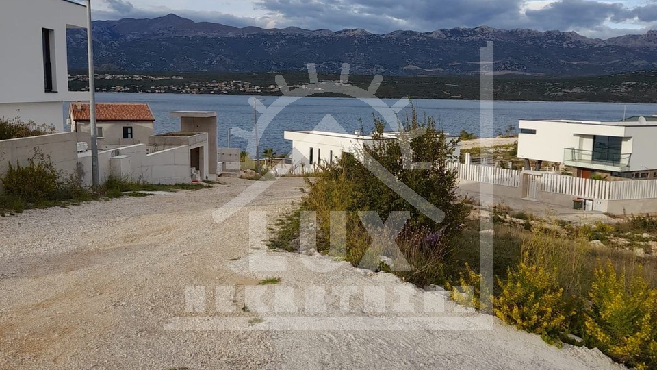 Gra&dstrok;evinsko zemlji&scaron;te 100 metara od mora&comma; Novigrad nedaleko Zadra