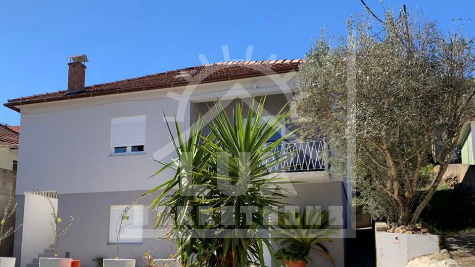 Samostoje&cacute;a ku&cacute;a pov&period; 200 m2 100-ak metara od mora&comma; Ugljan &lpar;Kali&rpar;